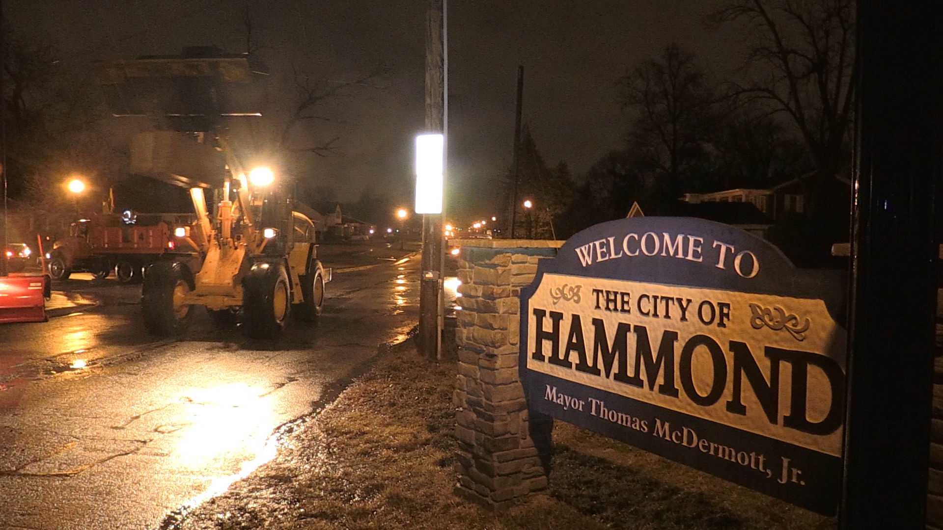 Communities along Little Calumet River brace for flooding; high water hampers travel
